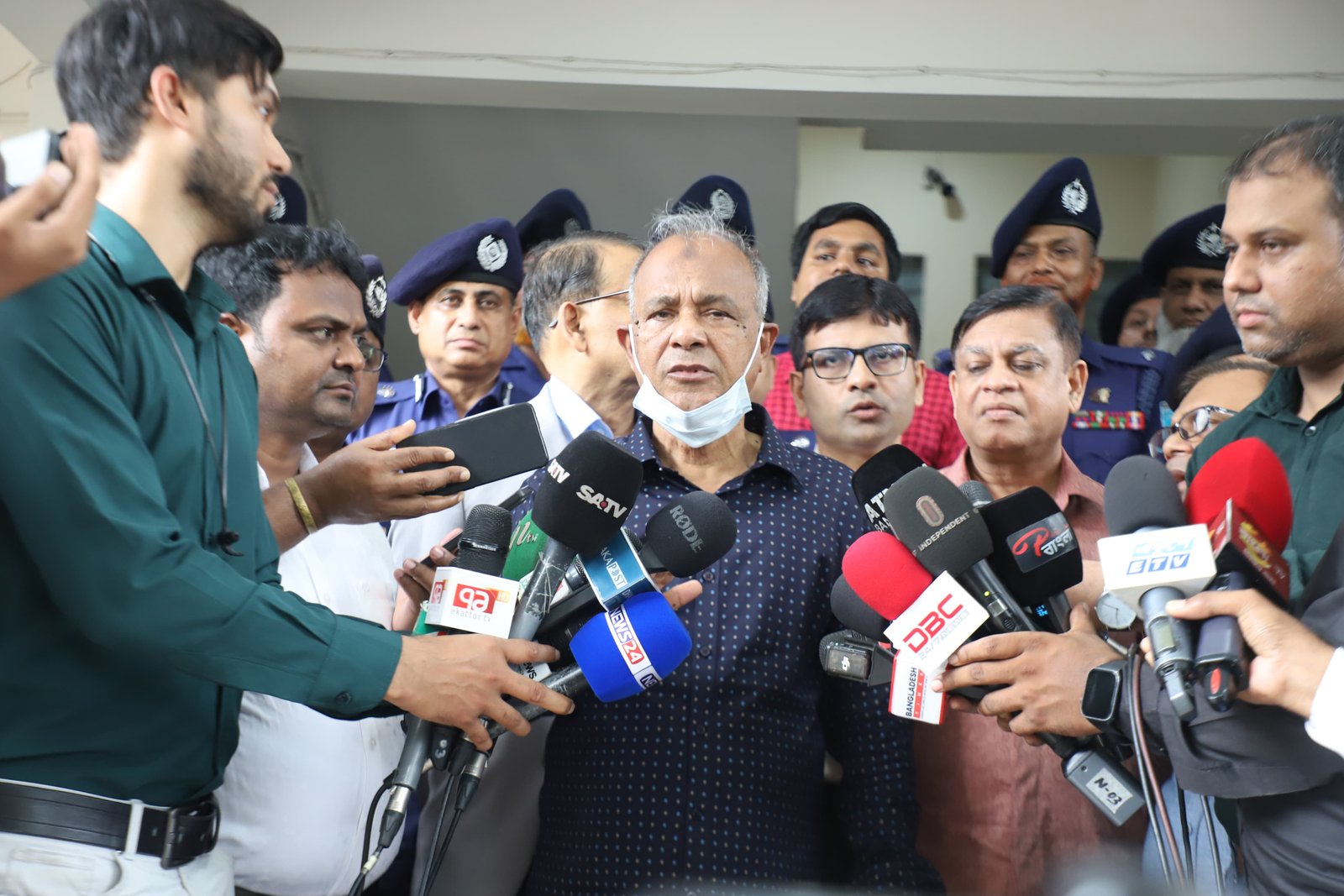 মিটফোর্ডের ঘটনায় জড়িতদের সবাইকে আইনের আওতায় আনা হয়েছে- স্বরাষ্ট্র উপদেষ্টা