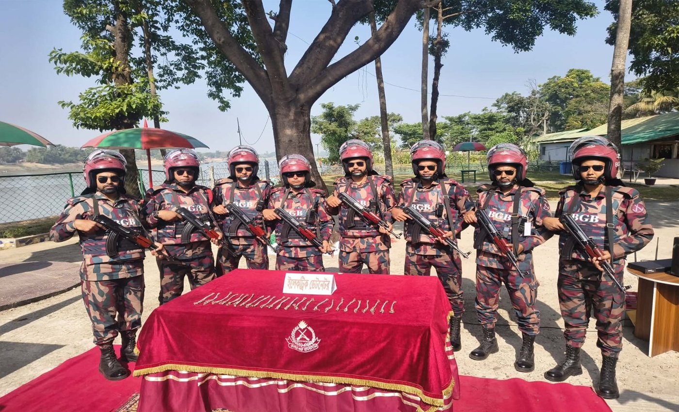তাহিরপুর সীমান্তে ২৪টি ডেটনেটর উদ্ধার করেছে বিজিবি