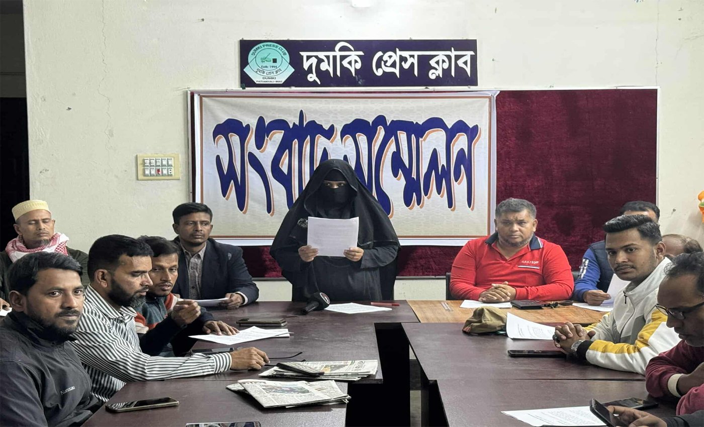 দুমকিতে গাভী লুটপাটের অভিযোগ, ‘মিথ্যা’ দাবি করে সংবাদ সম্মেলন