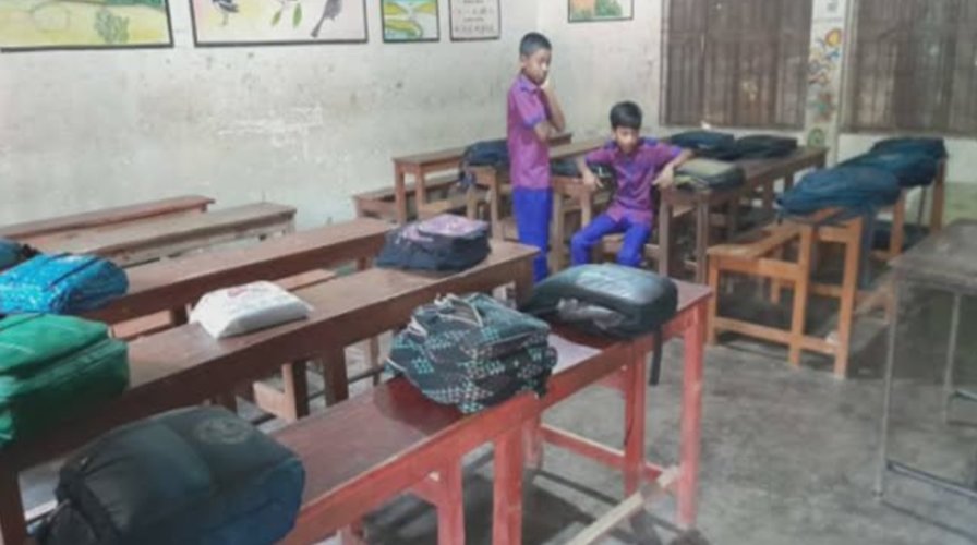 বকশীগঞ্জে সরকারি প্রাথমিক বিদ্যালয়ের সহকারী শিক্ষকদের কর্মবিরতি পালন।