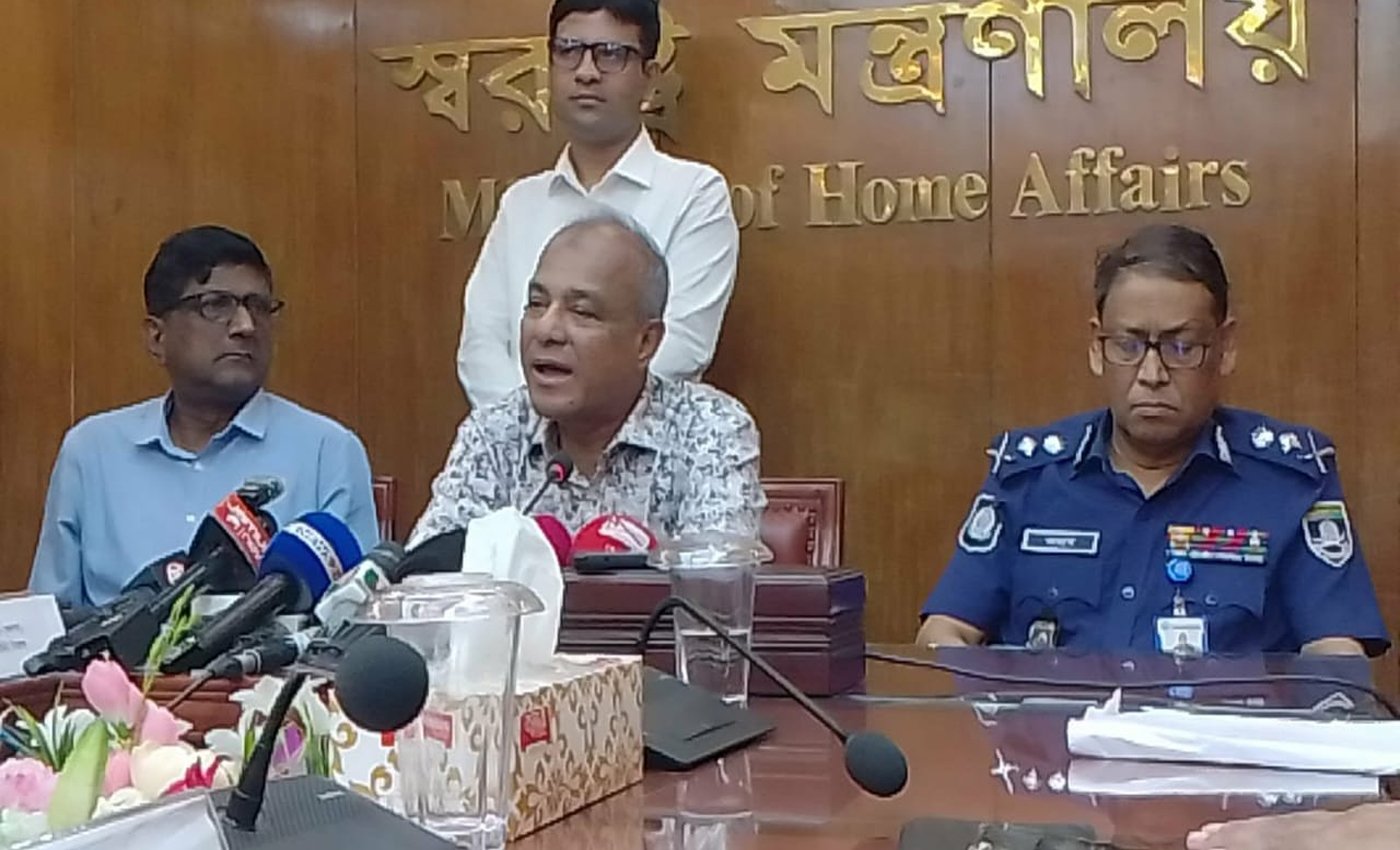 রেমিটেন্স যোদ্ধাদের জন্য পাসপোর্ট ফি কমানো হবেও এয়ারপোর্টে সুযোগ সুবিধা বাড়ানো হবে- স্বরাষ্ট্র উপদেষ্টা