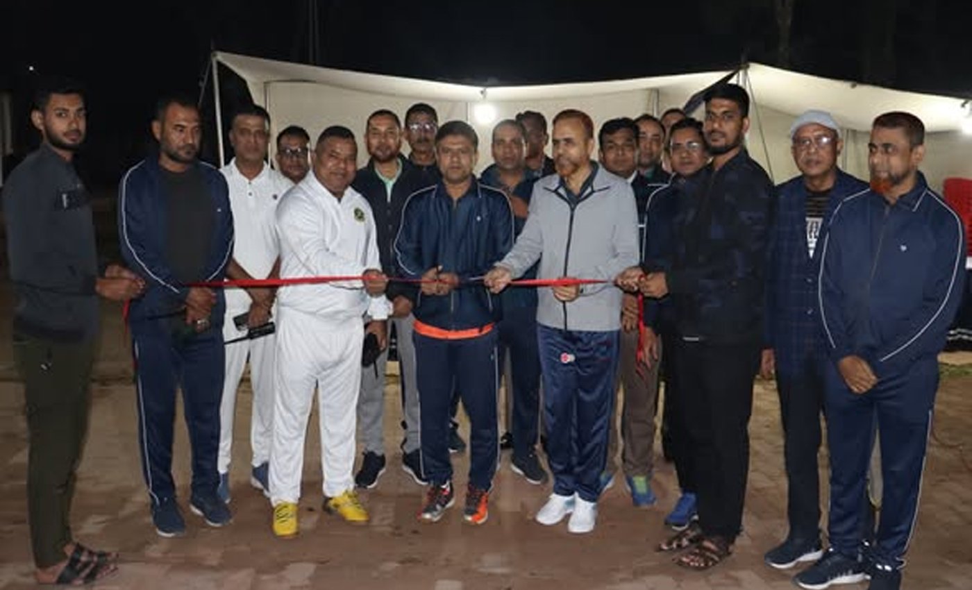 লক্ষ্মীপুরে পুলিশ সুপার কার্যালয়ের ব্যাডমিন্টন গ্রাউন্ডের শুভ উদ্বোধন