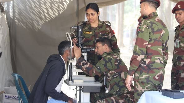 বাংলাদেশ সেনাবাহিনীর ব্যবস্থাপনায় চকরিয়ায় বিনামূল্যে চিকিৎসা ও চক্ষু শিবির আয়োজন