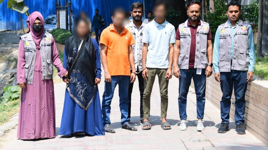 মিরপুরে ডিবির অভিযানে ভুয়া ভিসা ও বিএমইটি কার্ড তৈরি চক্রের তিন সদস্য গ্রেফতার