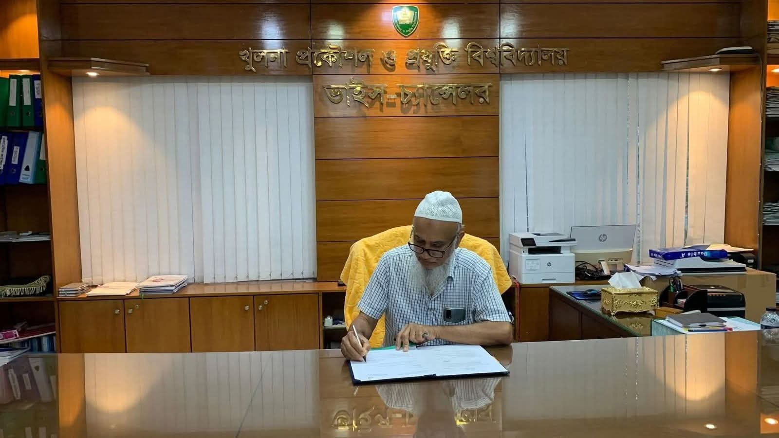 যোগদান করেছেন কুয়েটের নতুন ভিসি ড. মাকসুদ হেলালী