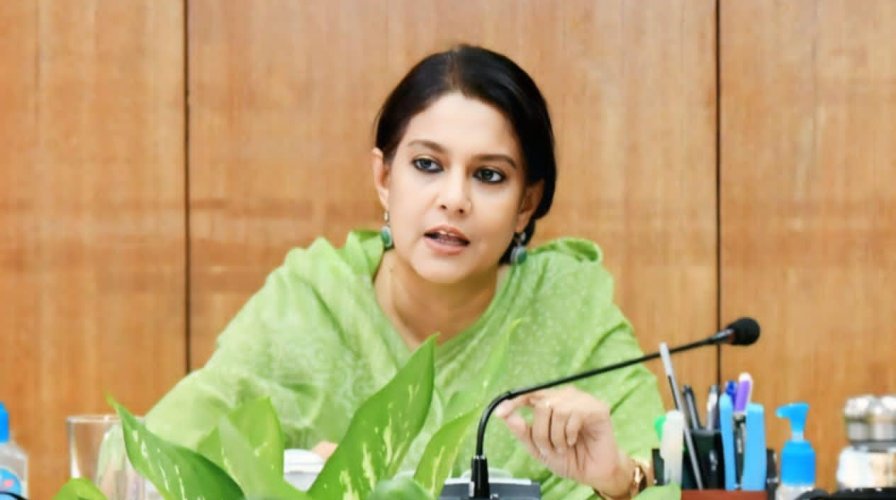 সাশ্রয়ী দামে টেকসই ও আধুনিক ফার্নিচার সরবরাহের উদ্যোগ - পরিবেশ উপদেষ্টা