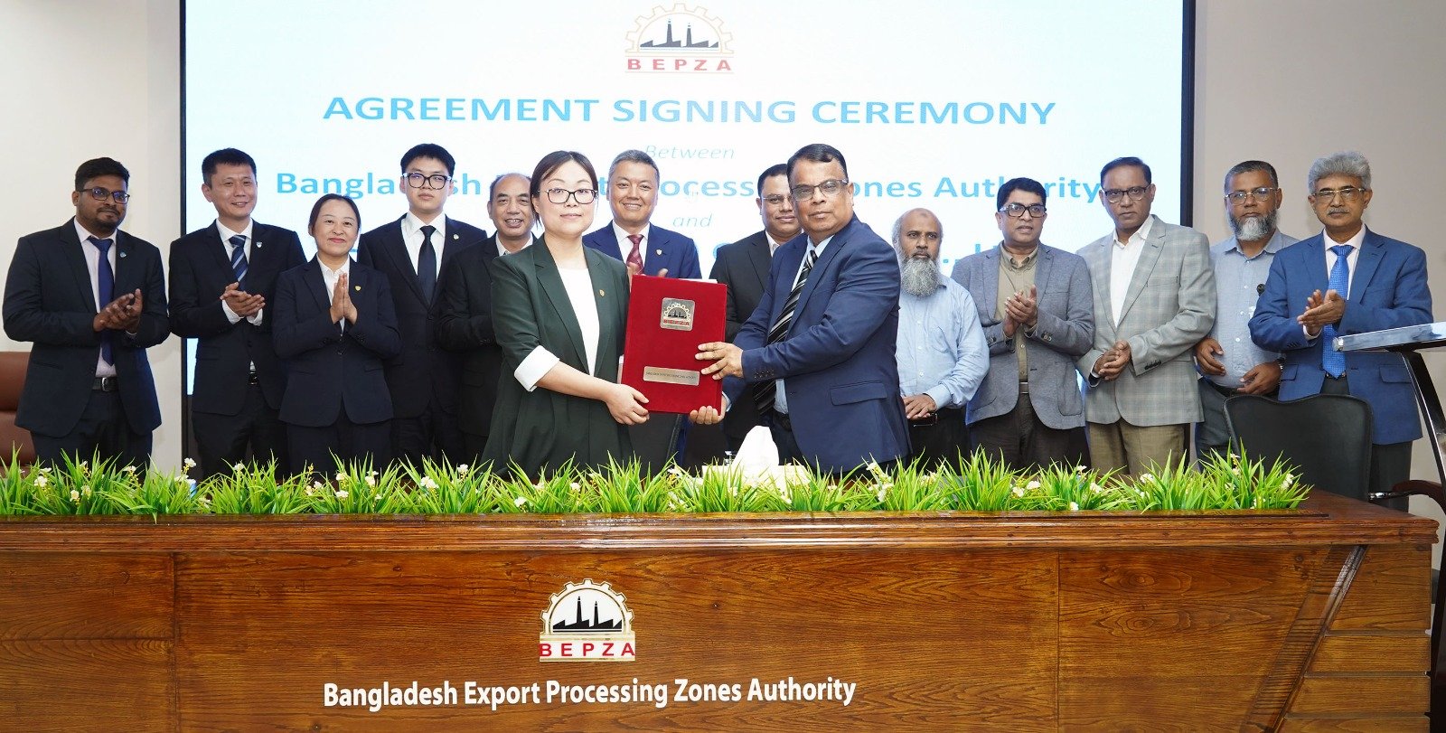 বেপজা অর্থনৈতিক অঞ্চলে ৪১.৩৩ মিলিয়ন মার্কিন ডলার বিনিয়োগের জন্য বেপজার সাথে একটি জমি ইজারা চুক্তি স্বাক্ষর করেছে