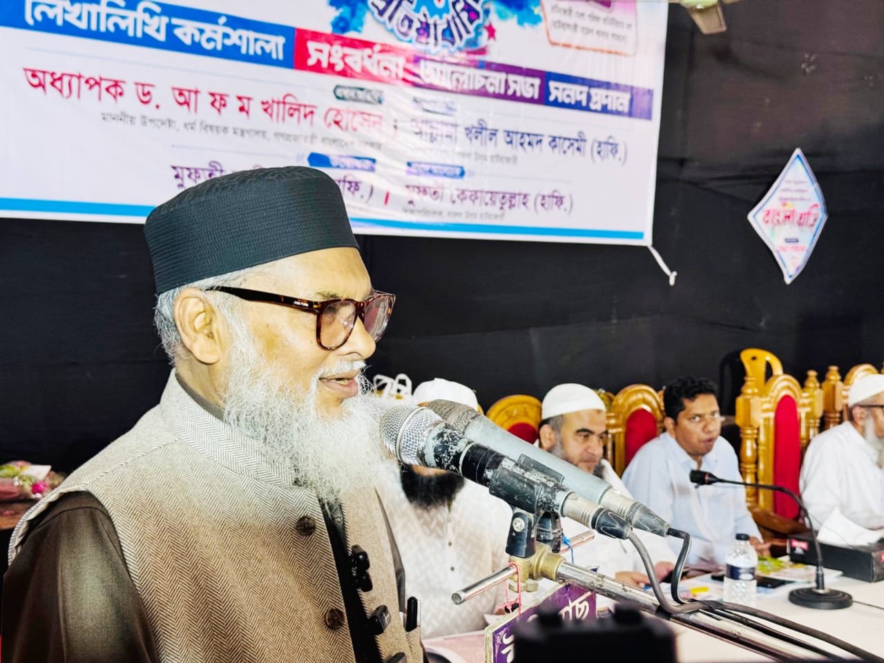 সৃজনশীলতা ও পরিশীলিত সাহিত্য চর্চার মাধ্যমে তরুণ আলেমদের জেগে উঠতে হবে         -ধর্ম উপদেষ্টা