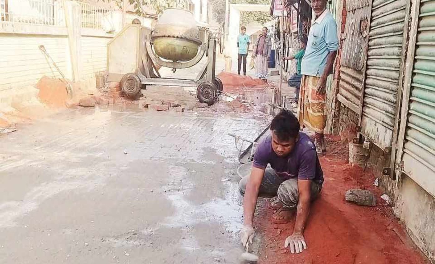 তারাগঞ্জে কাবিখা প্রকল্পে সড়ক সংস্কার: ইউনিয়ন পরিষদে যাতায়াত সহজতর।