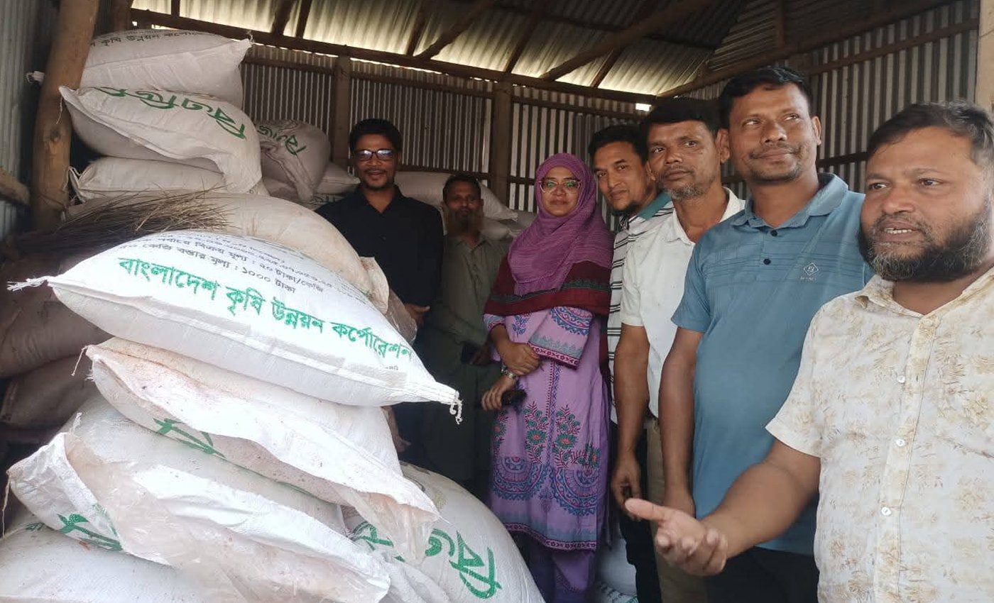 বকশীগঞ্জে অবৈধ সার মজুদ, জরিমানা আদায়