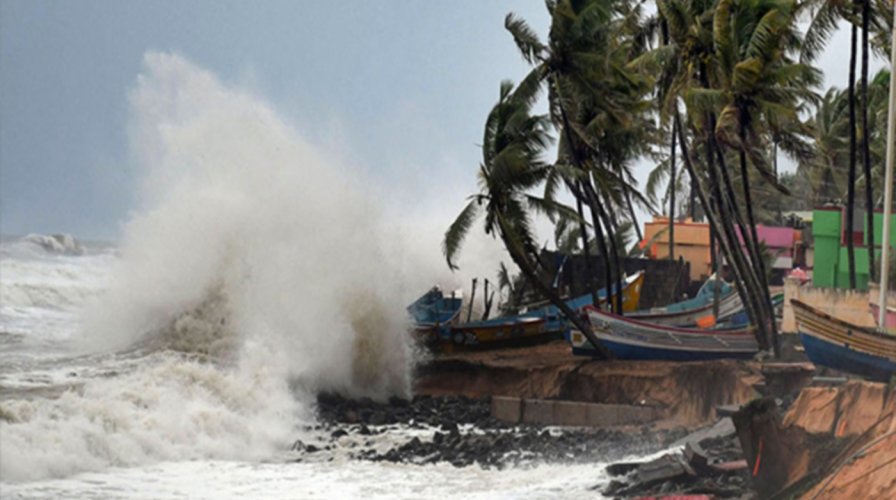 বঙ্গোপসাগরে লঘুচাপ, উপকূলে বাড়ছে দমকা হাওয়া