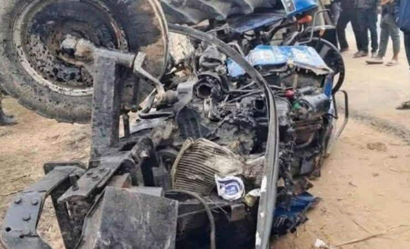 দিনাজপুরের ঘোড়াঘাটে বাস ও ট্রাক্টরের মুখোমুখি সংঘর্ষে দুইজন নি*হ*ত