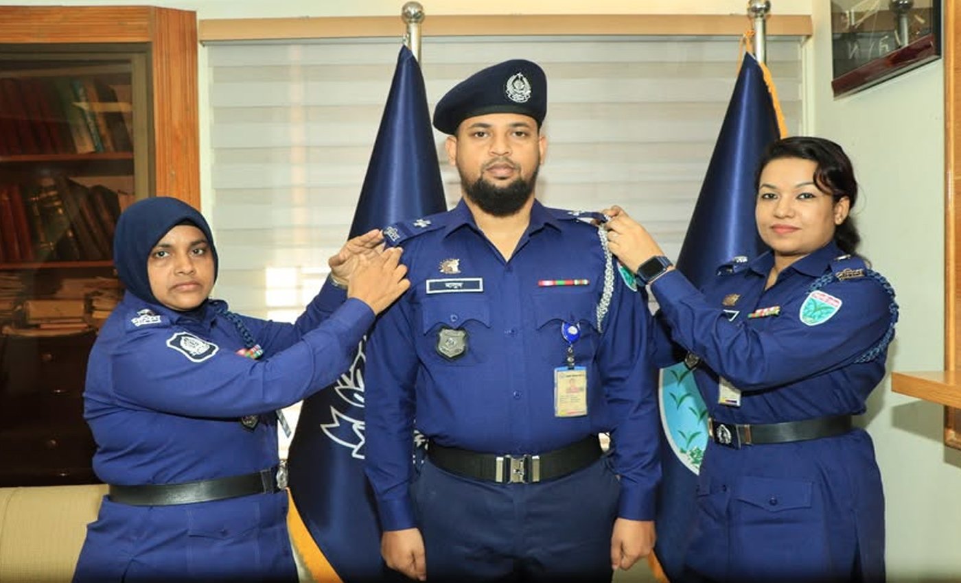 হবিগঞ্জে পদোন্নতিপ্রাপ্ত পুলিশ সদস্যকে র‌্যাংক ব্যাজ পরিধান করালেন পুলিশ সুপার