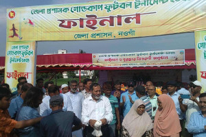 নওগাঁয় ডিসি গোল্ডকাপ ফুটবল টুর্নামেন্টে শিরোপা তুলে নিলো মান্দা