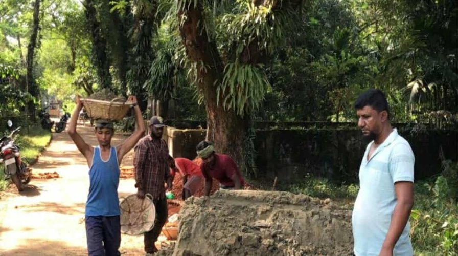 শ্রীরামসি প্রবাসীদের উদ্যোগে অবহেলিত রাস্তার সংস্কার কাজ শুরু