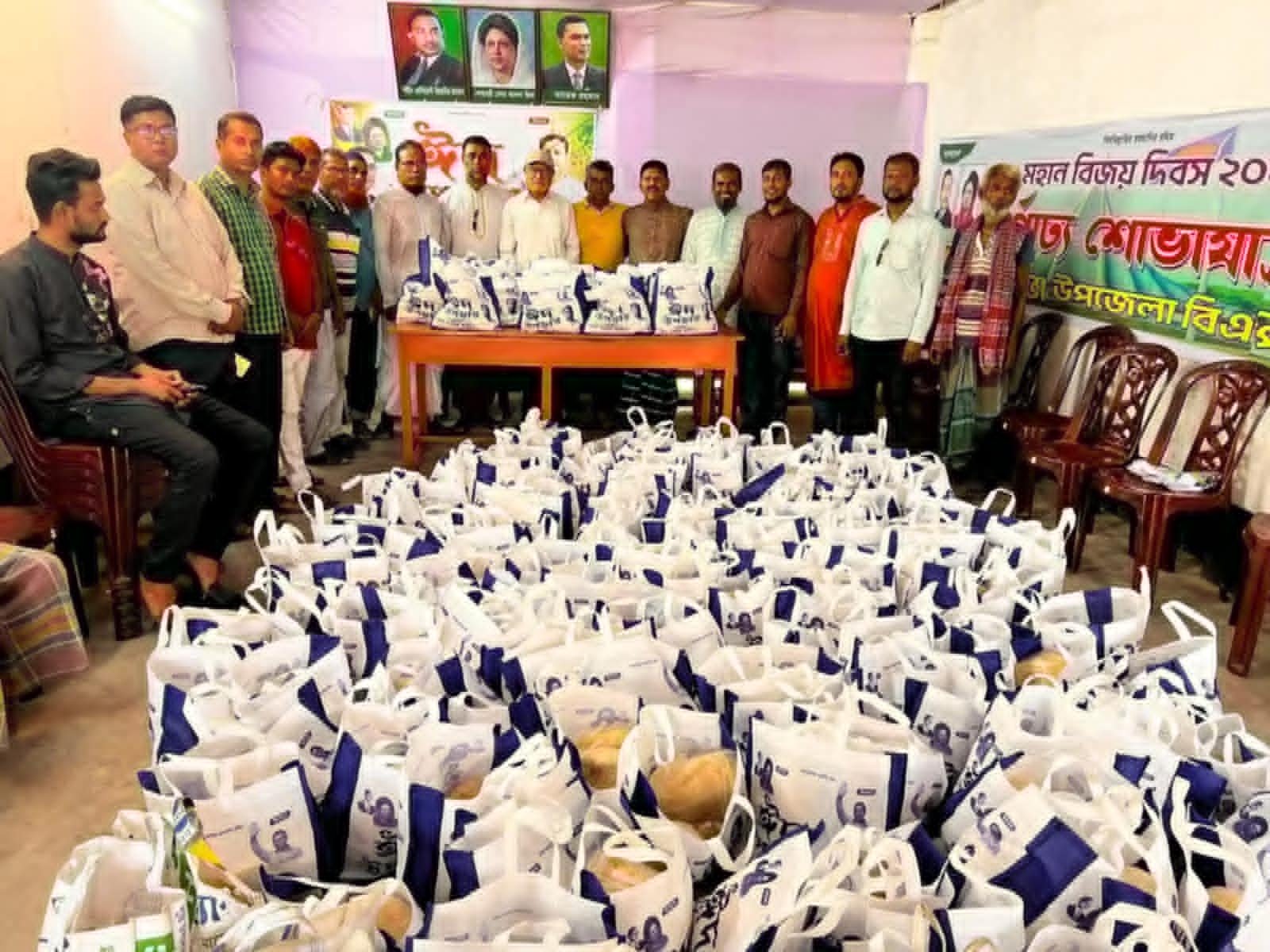 কালিগঞ্জে শেখ নাসিরের পক্ষ থেকে বিএনপির নেতাকর্মীদের মাঝে ঈদ সামগ্রী প্রদান