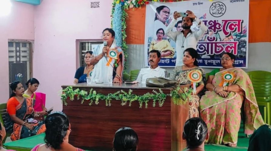 মগরাহাট পশ্চিমে মহিলা তৃনমূল কংগ্রেস এর উদ্যোগে, অনুষ্ঠিত হল অঞ্চলে আঁচল কর্মসূচি পালন