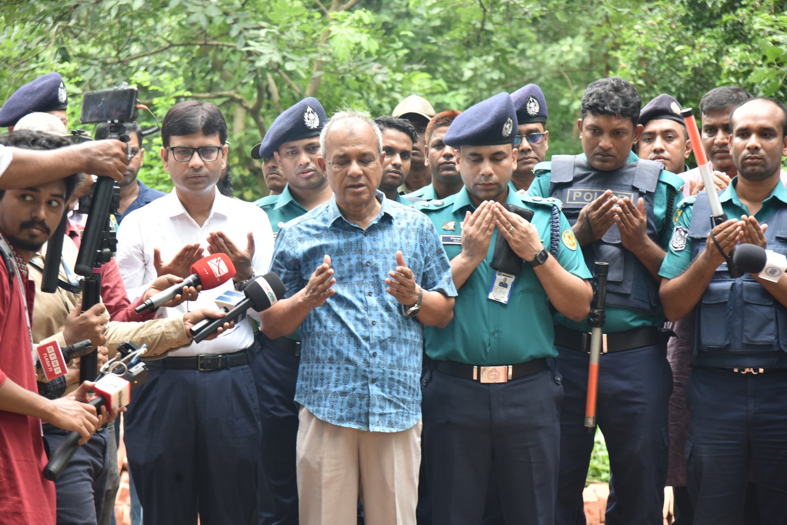 রায়েরবাজার গণকবরের লাশগুলো ডিএনএ টেস্টের মাধ্যমে শনাক্ত করা হবে- স্বরাষ্ট্র উপদেষ্টা
