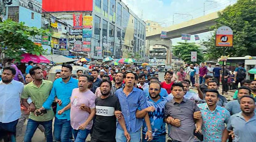 রাজধানীতে ঝটিকা মিছিল: পুলিশ ২৯ জনকে আটক করেছে