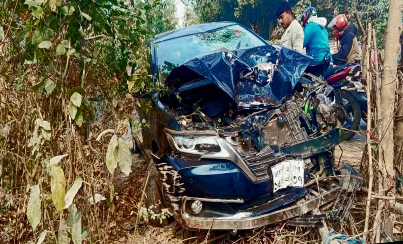সড়কে দূর্ঘটনায় ০৫ জন আহত || অবস্থা আশঙ্কাজনক মো আহসানুজ্জামান দিনাজপুর