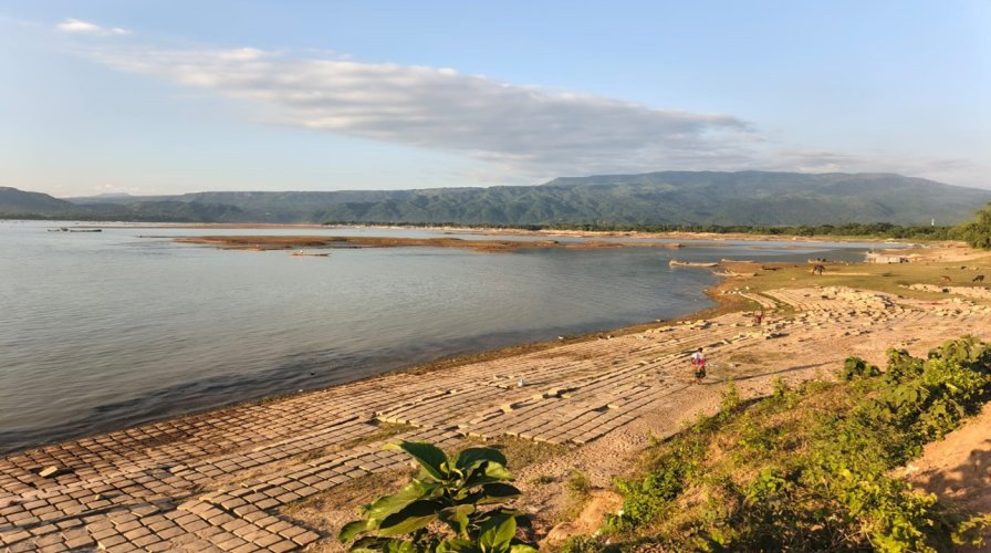 বিন্নাকুলি–লাউড়েরগড় সড়কের পাশে সেভ মেশিনে বালু উত্তোলন: সক্রিয় মালেক বাহিনী
