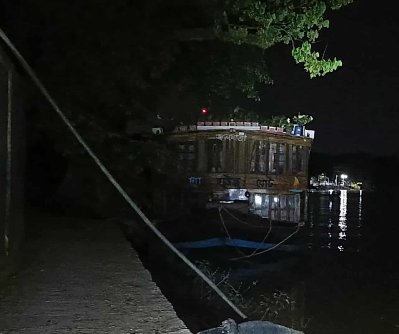 হাউজ বোটে অবৈধ বিদ্যুৎ সংযোগ: পৌর ট্যাক্সের টাকায় চলছে বিলাসবহুল সুবিধা, প্রশাসনের নিরবতা প্রশ্নবিদ্ধ