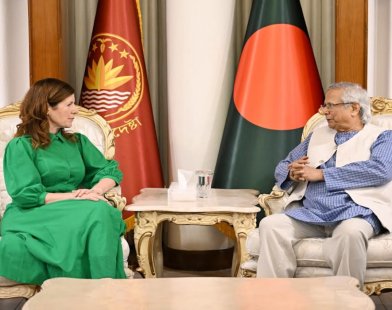 যুক্তরাজ্যের মন্ত্রী প্রধান উপদেষ্টার সাথে সাক্ষাৎ করেছেন