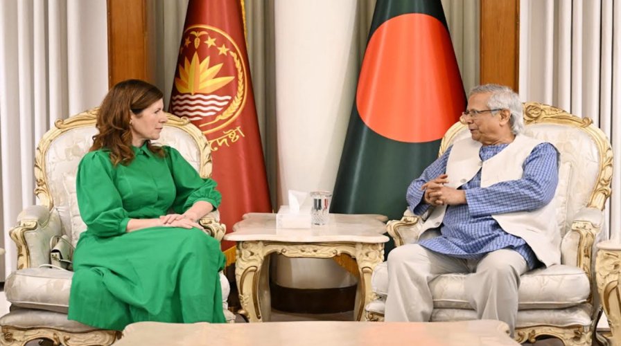 যুক্তরাজ্যের মন্ত্রী প্রধান উপদেষ্টার সাথে সাক্ষাৎ করেছেন