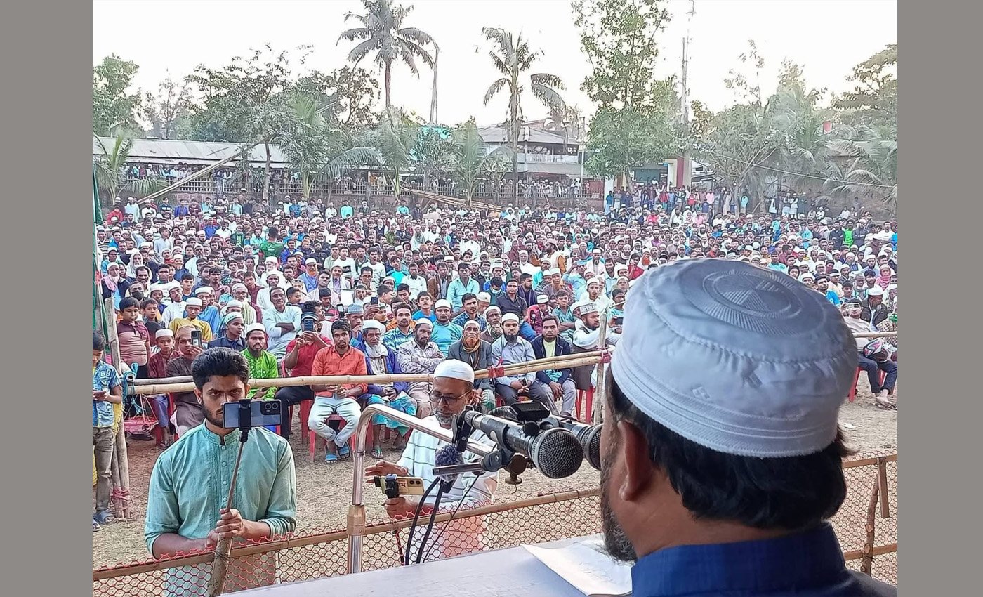 দাঁড়িপাল্লার সমর্থনে আব্দুল্লাহ আল ফারুকের নির্বাচনী পথসভা অনুষ্ঠিত হয়েছে টইটং উচ্চ বিদ্যালয়ের মাঠে।