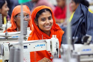 দেশের গার্মেন্ট শ্রমিকদের জন্য নতুন ন্যূনতম মজুরি ঘোষণা