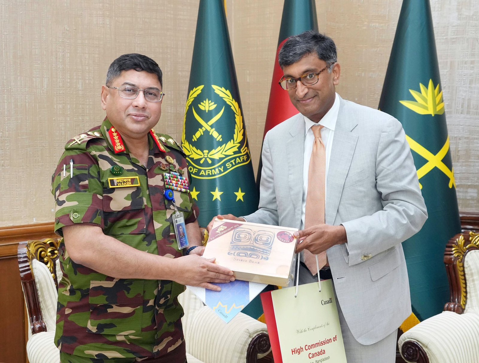 সেনাপ্রধানের সাথে কানাডার ইন্দো-প্যাসিফিক বাণিজ্য প্রতিনিধি মি. পল থোপিল এর সৌজন্য সাক্ষাৎ