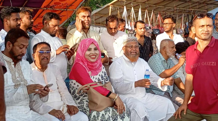 মাদারীপুরের ধুরাইল ইউনিয়নের  নৌকা বাইচে দর্শনার্থীদের ঢল।