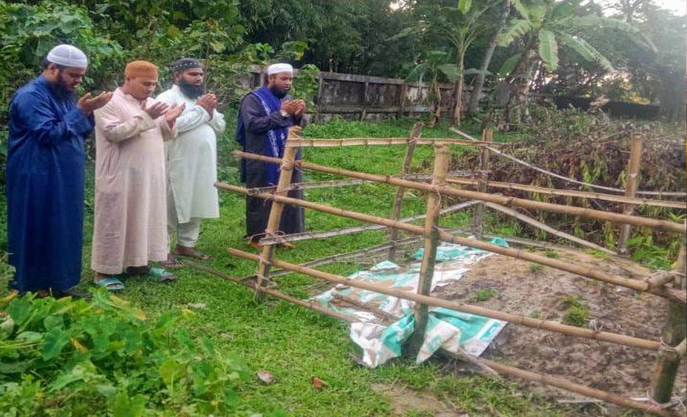 শহীদ মাওলানা মুশতাক আহমদ গাজীনগরীর কবর জিয়ারত ও দোয়া মাহফিল অনুষ্ঠিত