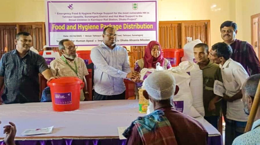 তাহিরপুরে ঢাকা আহ্ছানিয়া মিশন এর জরুরী সহায়তা প্রদান