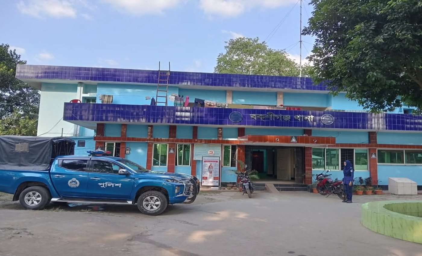 বকশীগঞ্জে নেই লকডাউনের প্রভাব, কার্যক্রম স্বাভাবিক, সতর্ক আইনশৃঙ্খলা বাহিনী