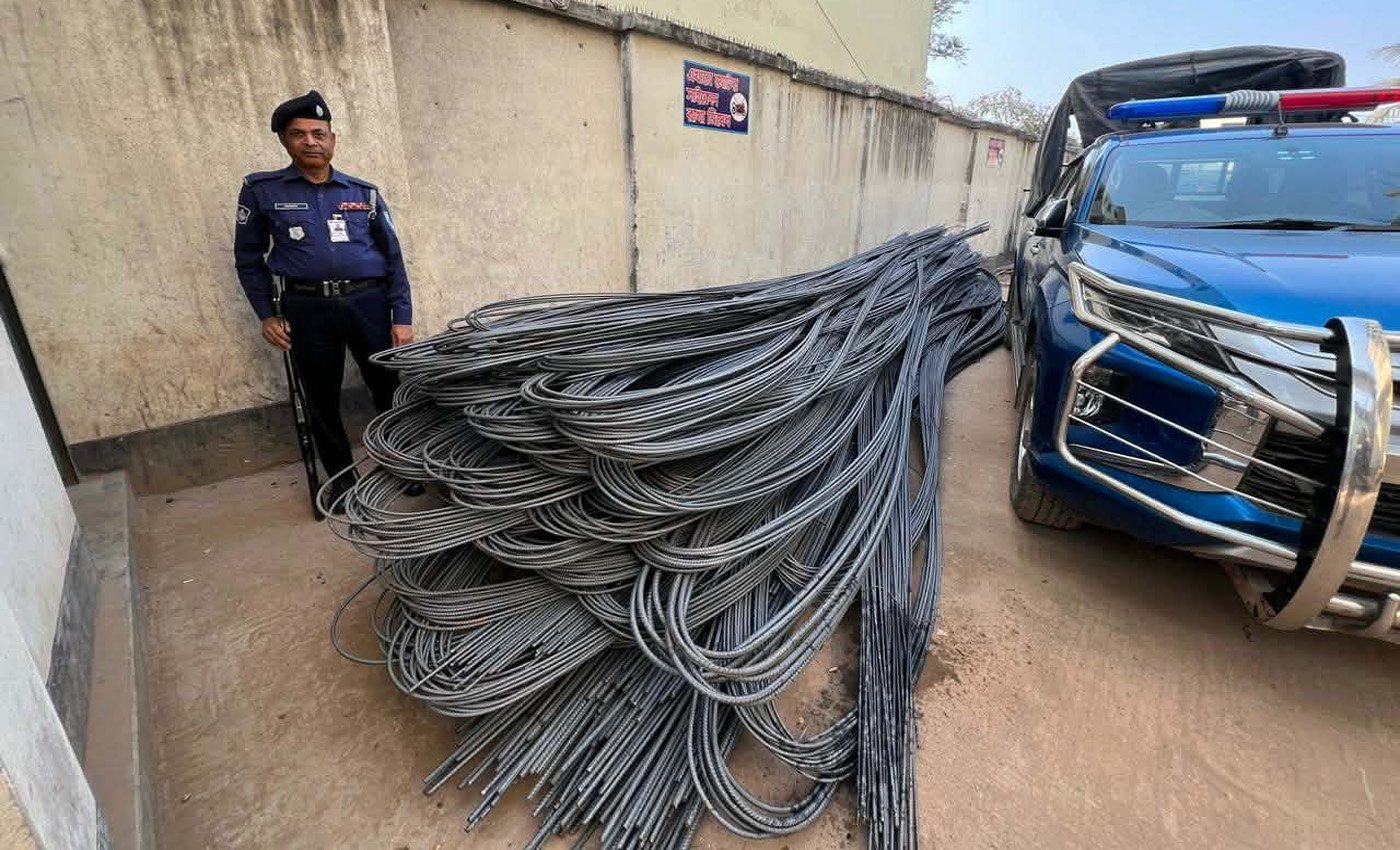 আশুলিয়ায় রড ভর্তি ট্রাক ডাকাতি, গ্রেফতার ৪ জন