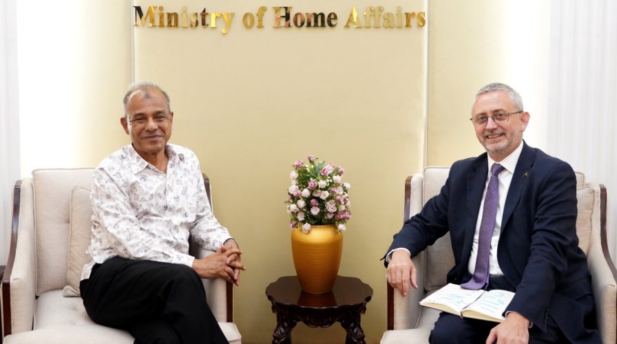 ঢাকায় ইইউভুক্ত দেশের জন্য ভিসা সেন্টার খোলার অনুরোধ স্বরাষ্ট্র উপদেষ্টার