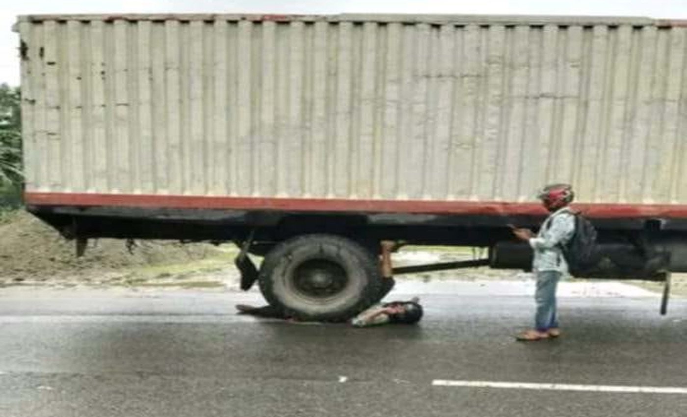 কাউনিয়ায় মটরসাইকেল-কার্গোর সংঘর্ষে চালক নিহত