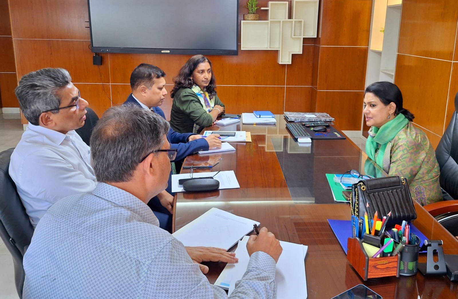 জলবায়ু ঝুঁকি মোকাবিলায় স্থানীয়দের মতামতকে গুরুত্ব দিতে হবে। - পরিবেশ উপদেষ্টা সৈয়দা রিজওয়ানা হাসান