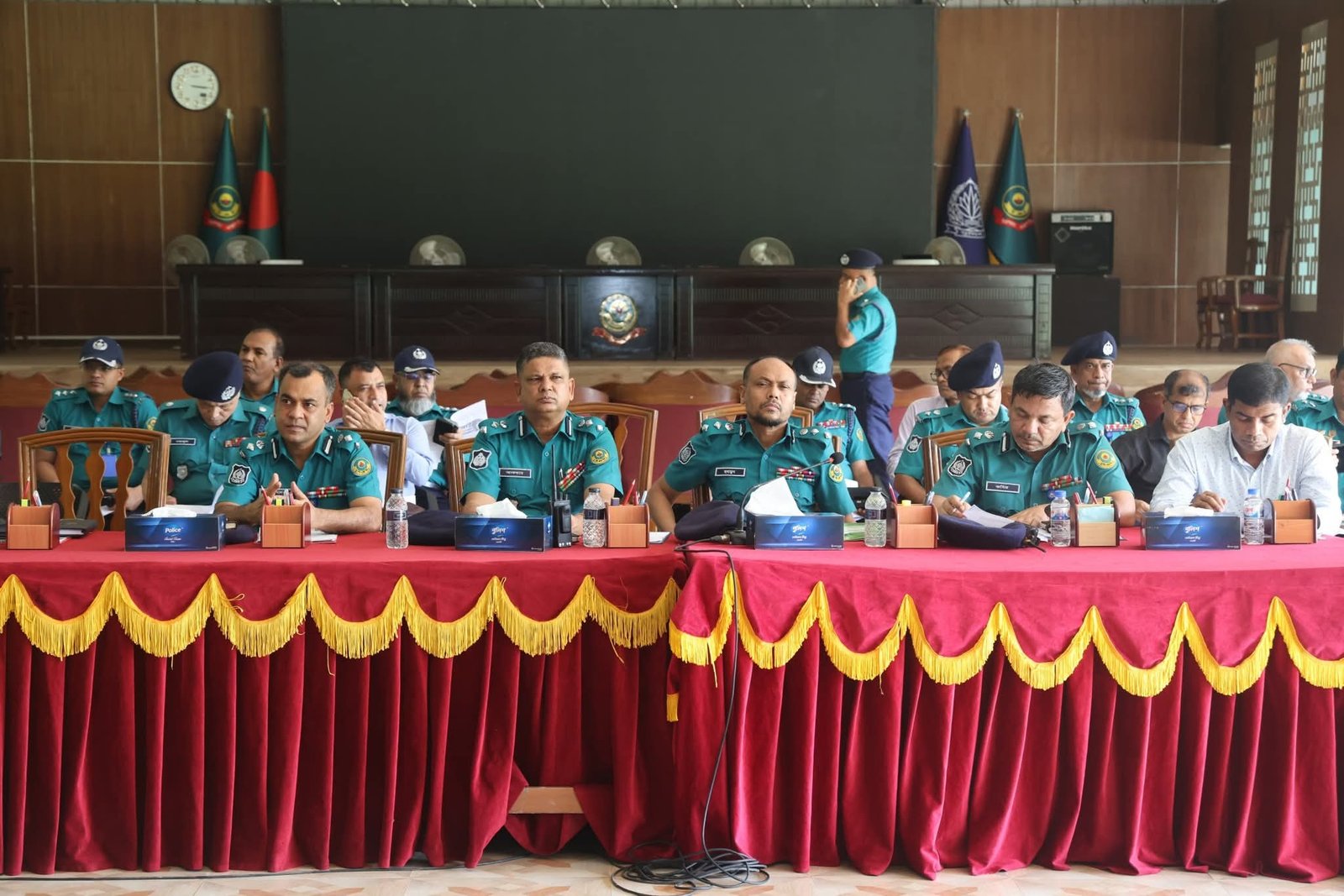 জুলাই পুনর্জাগরণ অনুষ্ঠানমালা ২০২৫ উপলক্ষ্যে সার্বিক নিরাপত্তা সংক্রান্তে সিএমপি'তে ব্রিফিং প্যারেড অনুষ্ঠিত