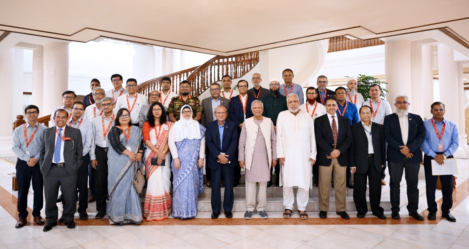 ঝামেলামুক্ত ঈদের জন্য কর্মকর্তাদের ধন্যবাদ জানিয়েছেন প্রধান উপদেষ্টা