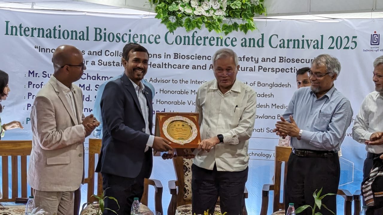 পার্বত্য অঞ্চলের কৃষি বিপ্লব ঘটাতে রাঙ্গামাটি বিজ্ঞান ও প্রযুক্তি বিশ্ববিদ্যালয়ের বিজ্ঞানীদেরকেই আগে কাজে লাগাতে হবে---পার্বত্য উপদেষ্টা সুপ্রদীপ চাকমা