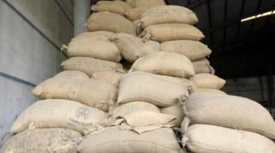 নওগাঁয় ২৩৮ টন ধান-চাল মজুদের দায়ে গুদাম সিলগালা