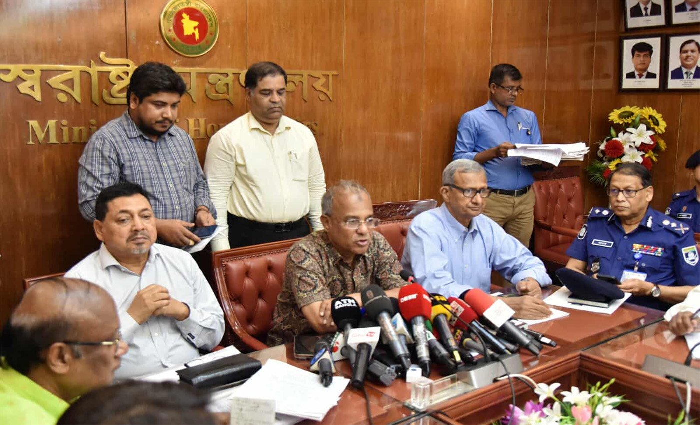 দুর্গাপূজা শান্তিপূর্ণভাবে সম্পন্নে সর্বাত্মক প্রস্তুতি — স্বরাষ্ট্র উপদেষ্টা