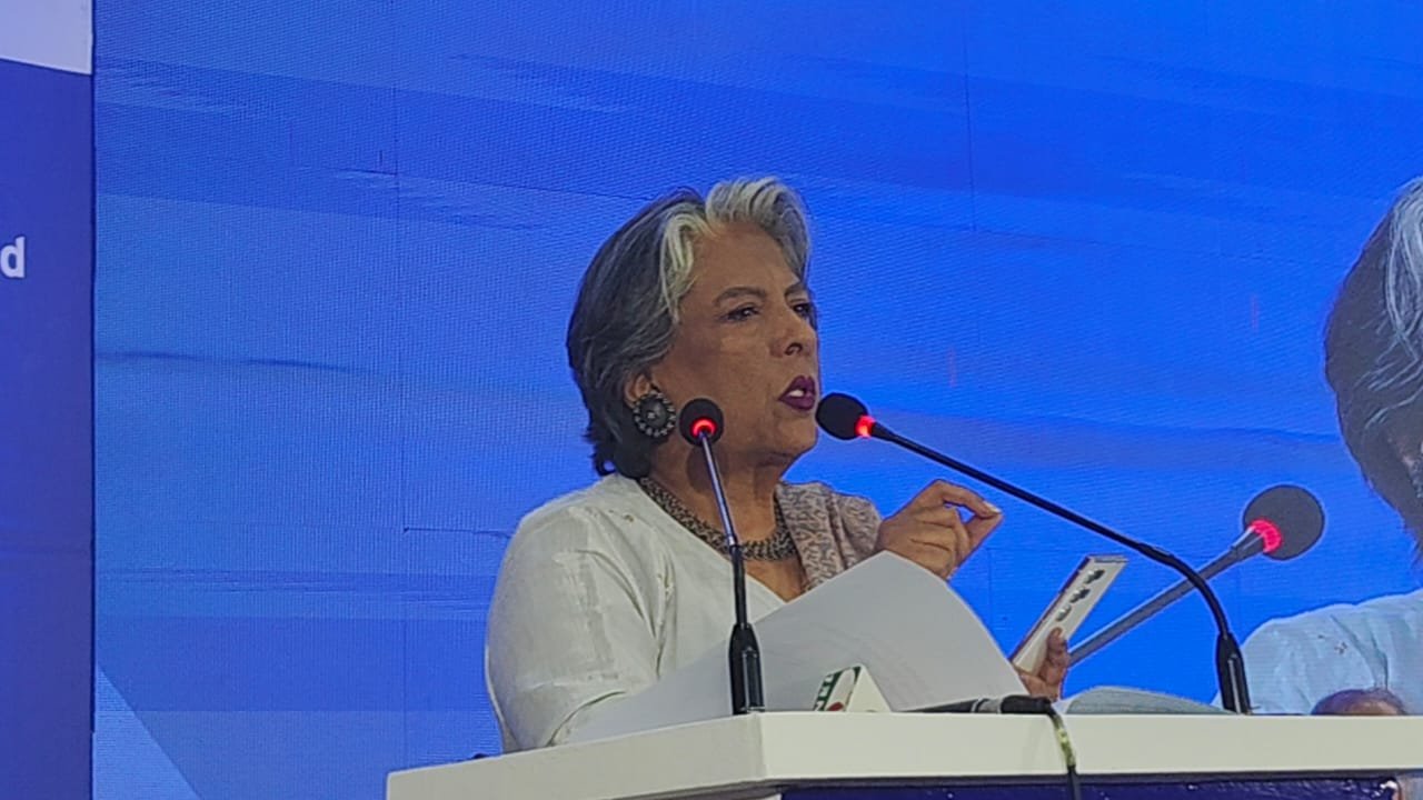 আমাদের সরকার কর্মক্ষেত্রে সাফল্য অর্জনে সর্বক্ষেত্রে মেয়েদের সমান সুযোগ দিতে চায়। -------উপদেষ্টা শারমীন এস মুরশিদ