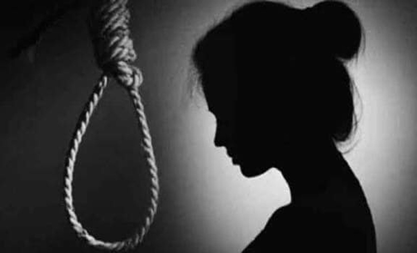 গোমস্তাপুরে গলায় ফাঁস দিয়ে গৃহবধূর আত্মহত্যা