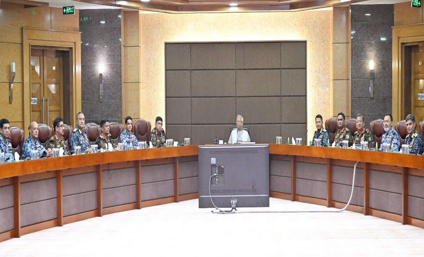 অবাধ, সুষ্ঠু ও গ্রহণযোগ্য নির্বাচন নিশ্চিত করতে সশস্ত্র বাহিনীকে সর্বোচ্চ সতর্কতার নির্দেশ প্রধান উপদেষ্টার