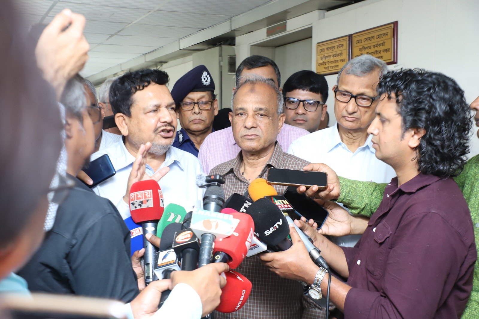 ঈদ যাত্রা নিরাপদ ও নির্বিঘ্ন করতে পদক্ষেপ নেয়া হয়েছে- স্বরাষ্ট্র উপদেষ্টা