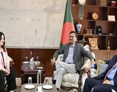 কানাডার সংসদ সদস্যদের একটি প্রতিনিধি দল পররাষ্ট্র উপদেষ্টার সাথে সাক্ষাৎ করেছে