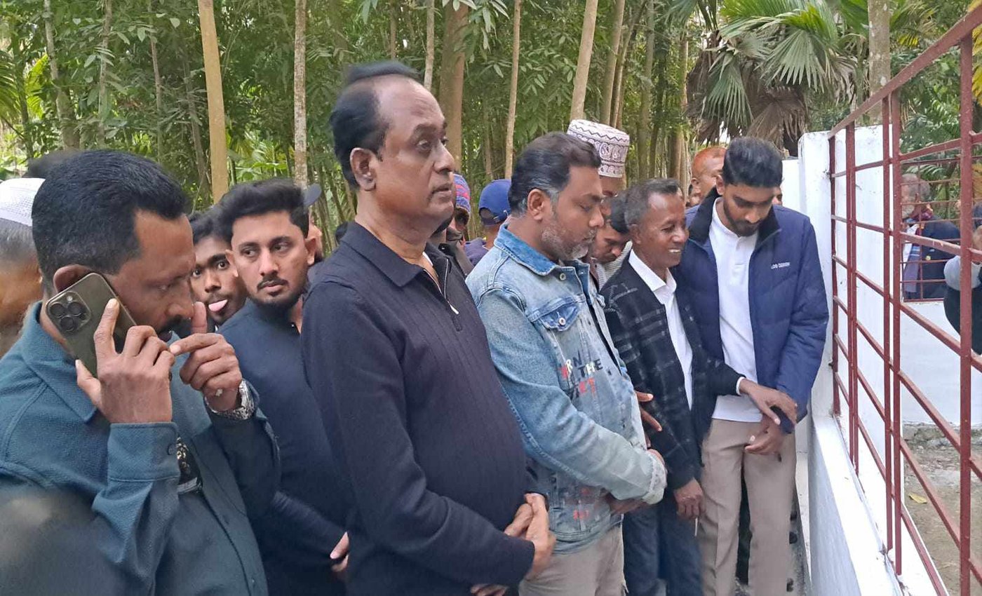 বৈষম্য বিরোধী আন্দোলনে শহীদ আলিফ সিয়ামের কবর জিয়ারত করলেন এম এ এইচ সেলিম